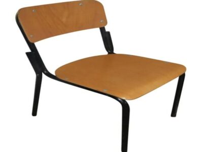 What makes a school chair comfortable and ergonomic